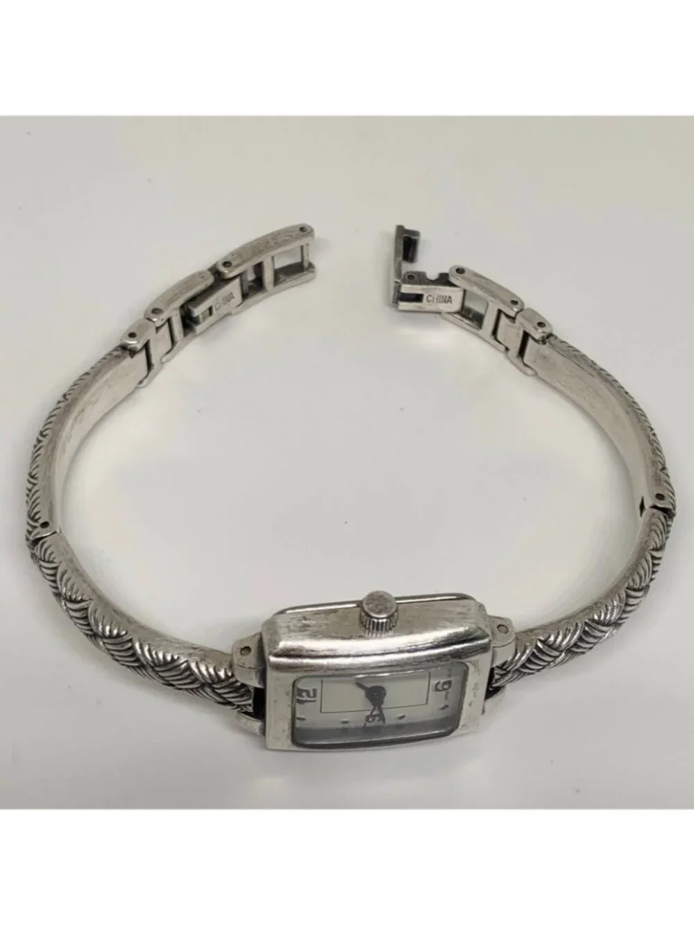 Vintage silver tone women’s watch 18mm quartz white dial 6.5”-7” running